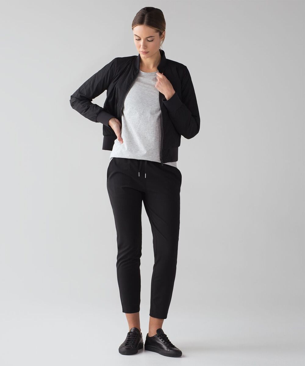Lululemon On The Fly Pant Woven 28" Black sz 2